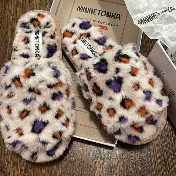 Minnetonka - Lolo in Blush Leopard  Print - Picture 9 of 9